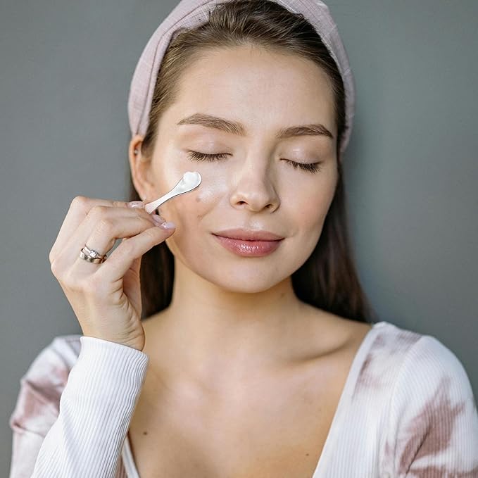 Aswewamt 6Pcs Mini Metal Makeup Spatula Facial Massage Scoop Heart-shaped Skincare Spatula Silver Cream Dig Beauty Spoons Reusable Cosmetic Applicator for Mixing and Sampling Face Mask Cream Lotions