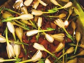 Luxuriant Monoi de Tahiti Oil, Pure & Exotic Body Oil, Natural Moisturizer, All Natural, Concentrated (8 oz)