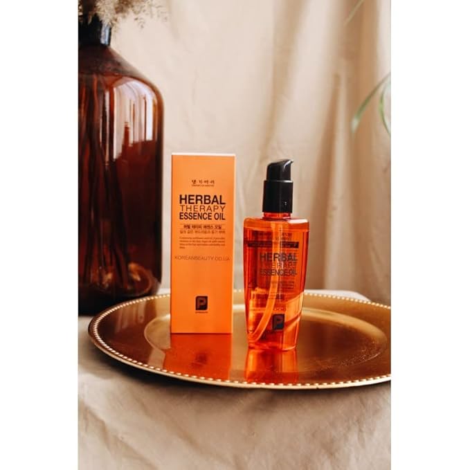 Daeng Gi Meo Ri- Professional Herbal Therapy Essence Oil, Intensively Nourishing and Protecting Hair, Soft and Smooth, Creating a Thin Layer on the Surface, 140 ml