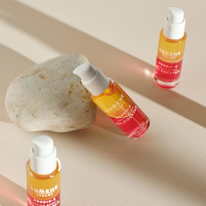 Lumene Nordic-C [Valo] Arctic Berry Face Oil - Antioxidant-Rich, Hydrating Serum with Vitamin C, Vitamin E & Hyaluronic Acid - Replenishes and Plumps Dry Skin - Vegan Skin Care (30 ml)