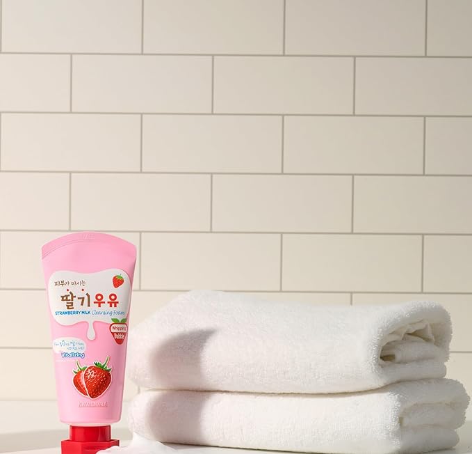 WELCOS KWAILNARA Milk Facial Cleansing Foam (120 ml / 4.06 Fl. oz) (Strawberry)