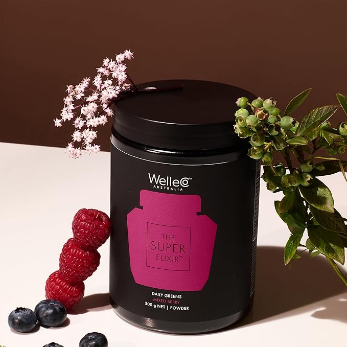 WelleCo The Super Elixir Daily Greens Powder, Probiotic Drink Mix with Whole Foods, Gluten Free, Vegan Gut Health Powder, Energy, Immunity, Healthy Skin, Hair & Nails (300g, Mixed Berry)