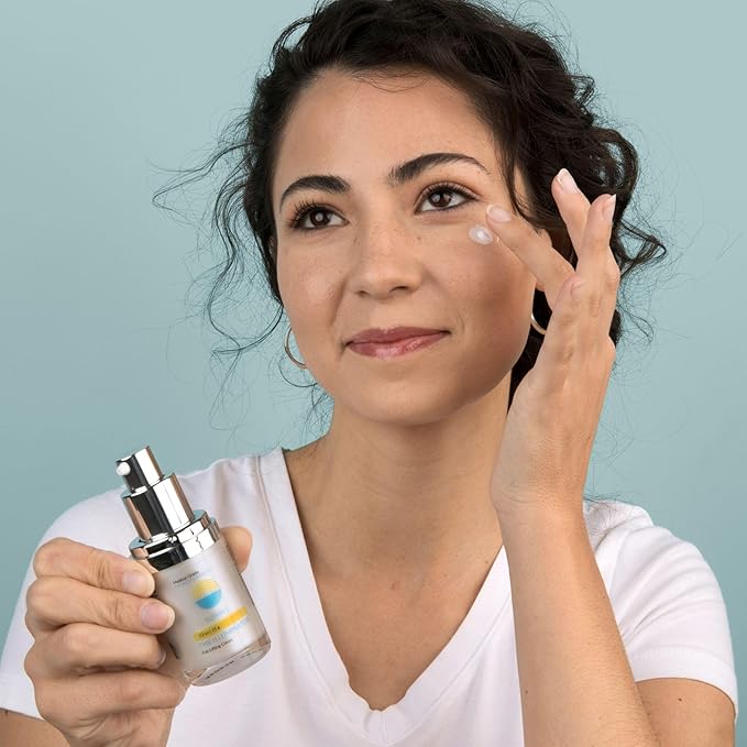 SUNNIE The Illuminator Eye Lifting Cream - Dark Circle and Puffiness Treatment, Wrinkle and Brightening Eye Cream - Anti Aging Formula (.53 oz/ 15 g)